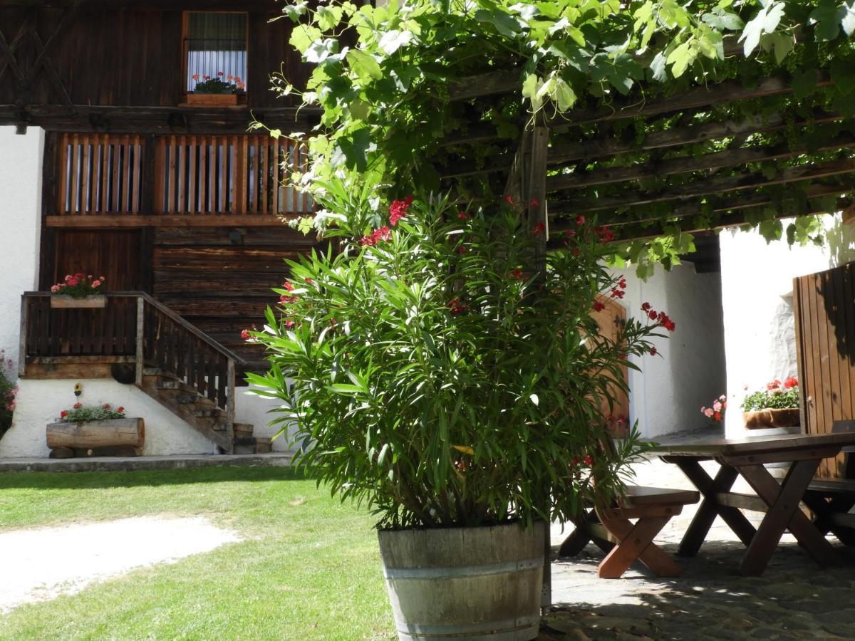 Strasserhof Tenuta-Weingut Vahrn Dış mekan fotoğraf